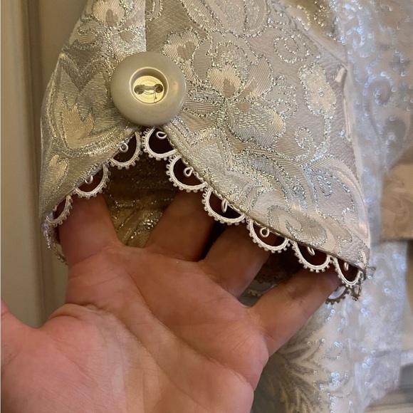 Elegant Cream Brocade Jacket and Skirt Set - Picture 9 of 13